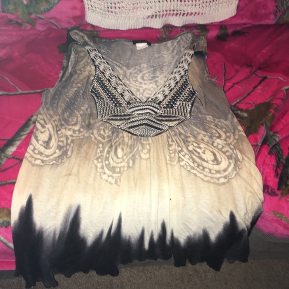 2 shirts - Picture 2 of 3